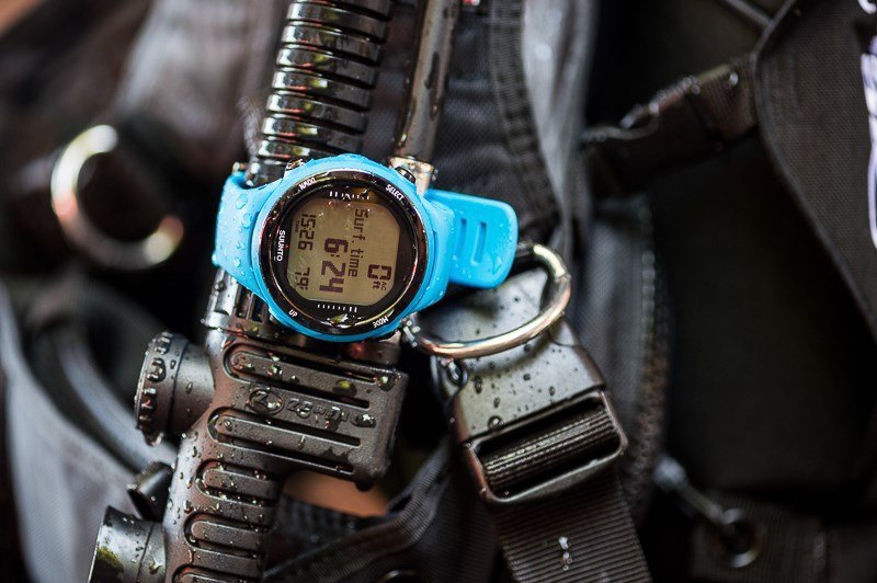 suunto_d4i_novo_blue_action1